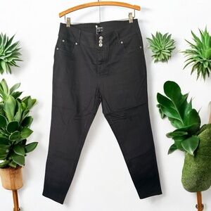 NWT! Black silver three button fly skinny jeans very stretchy size 16 or 1X